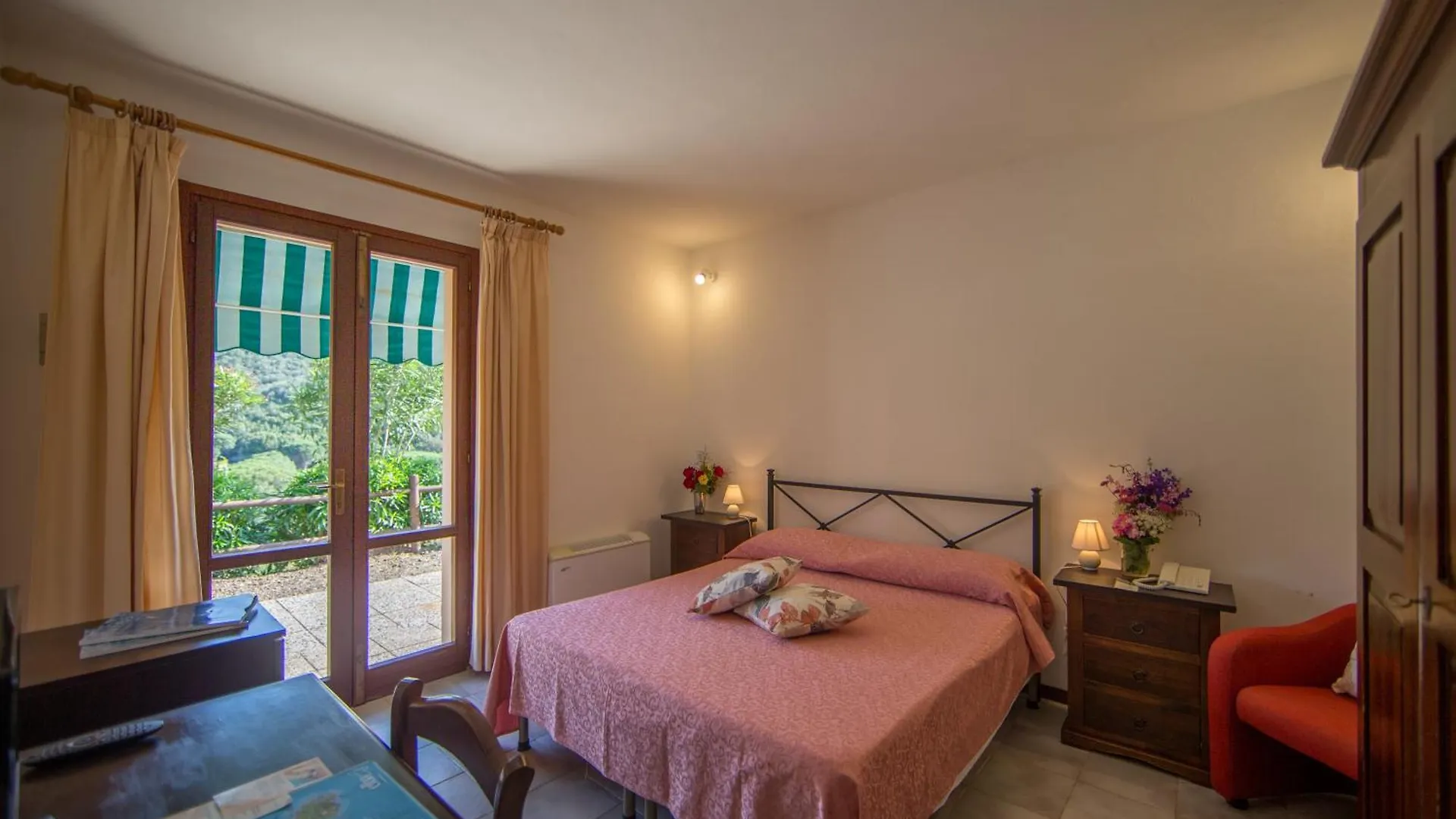 **  Hotel La Feluca Portoferraio Italy