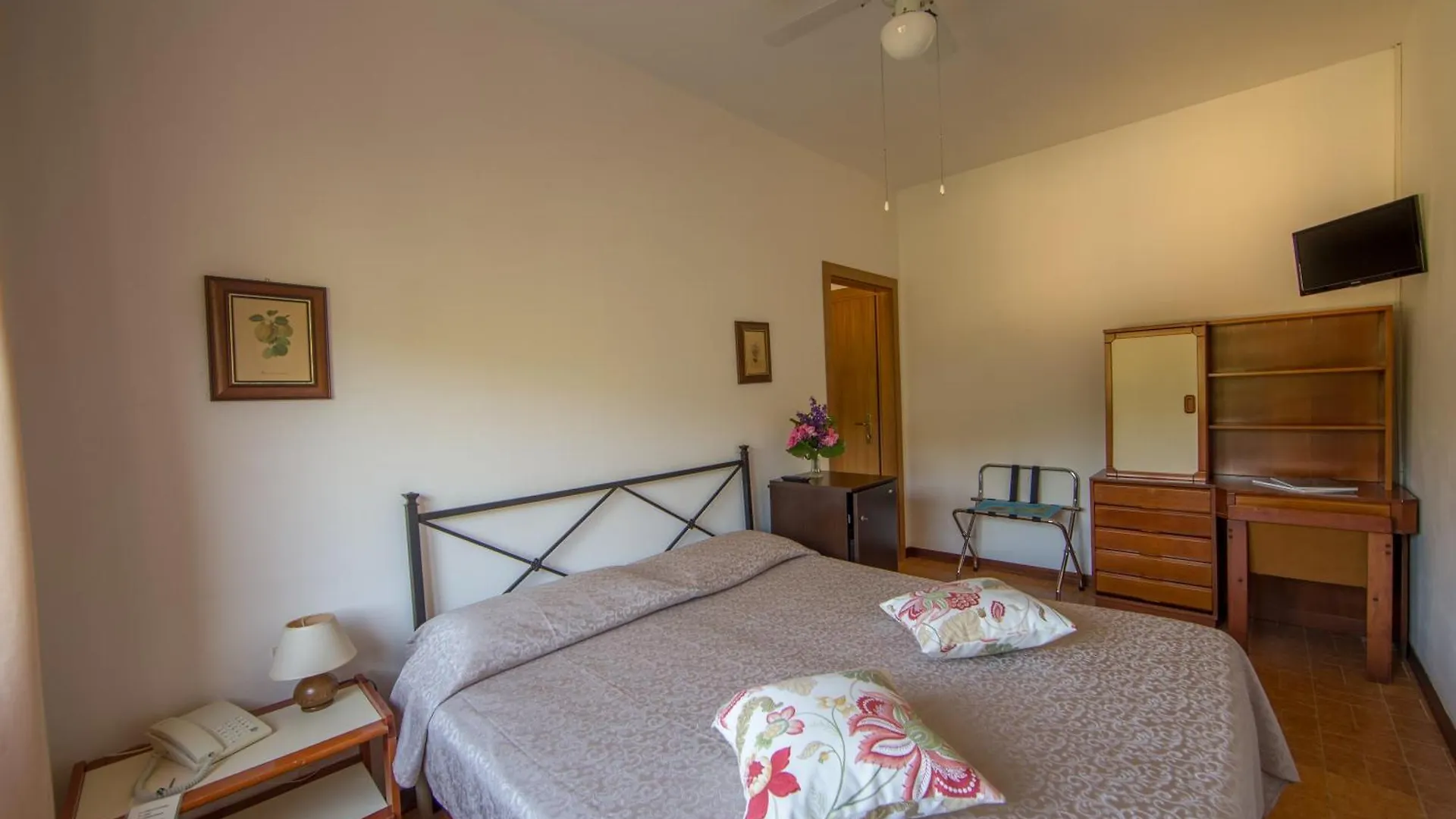 Hotel La Feluca Portoferraio 2*,  Italy