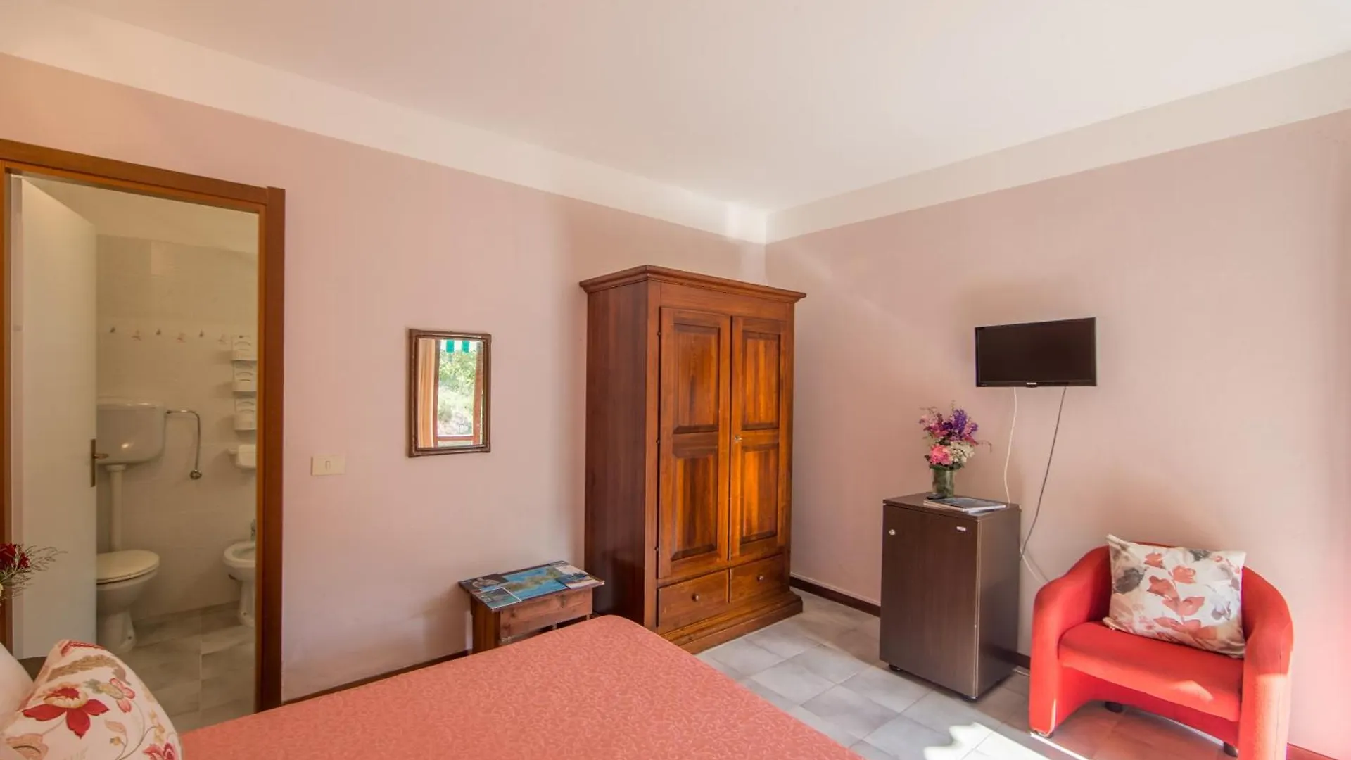 **  Hotel La Feluca Portoferraio Italy