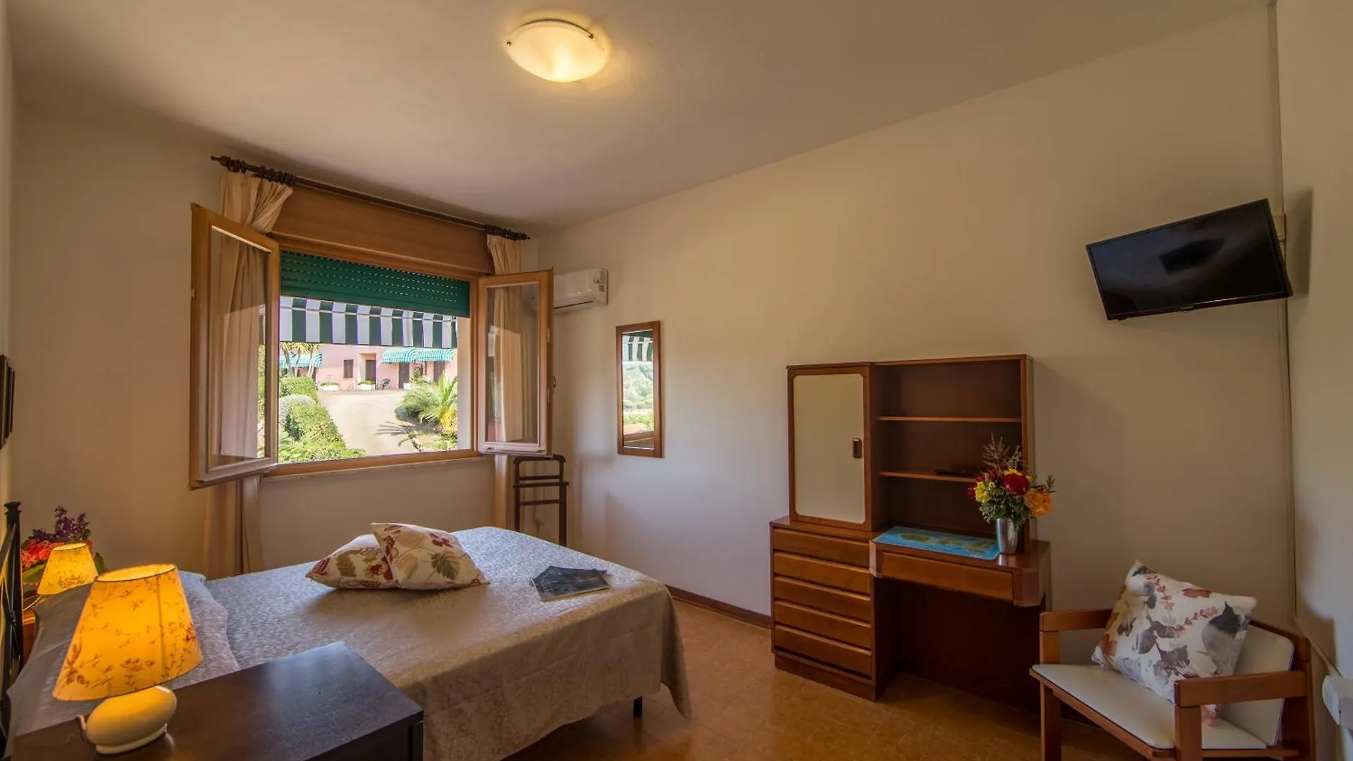 Hotel La Feluca Portoferraio 2*,  Italy