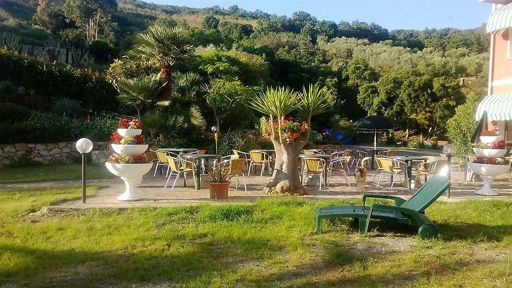 Hotel La Feluca Portoferraio 2*,